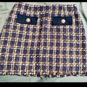 Adorable tweed mini skirt